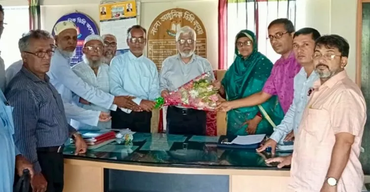 লংলা আধুনিক কলেজের গভর্নিং বডির প্রথম সভা, নতুন সভাপতিকে ফুল দিয়ে বরণ
