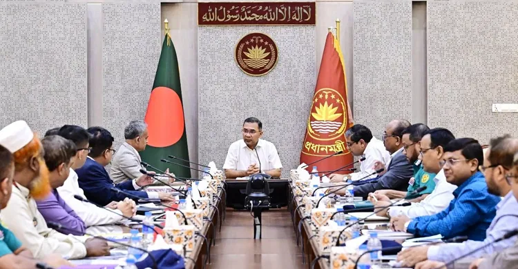 ঢাকার গণপরিবহন ব্যবস্থাপনা নিয়ে প্রধানমন্ত্রীর বৈঠক