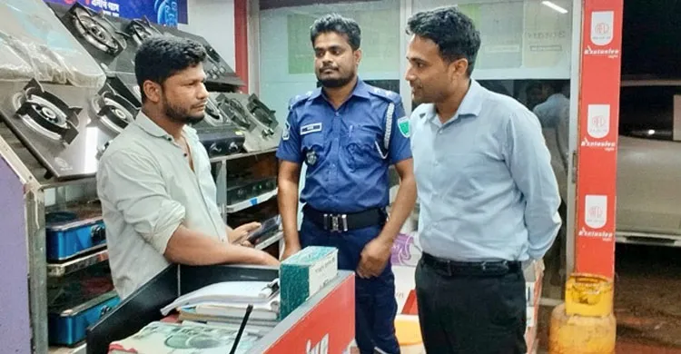 কুলাউড়ায় বেশি দামে এলপিজি বিক্রি, দুই ব্যবসায়ীকে জরিমানা