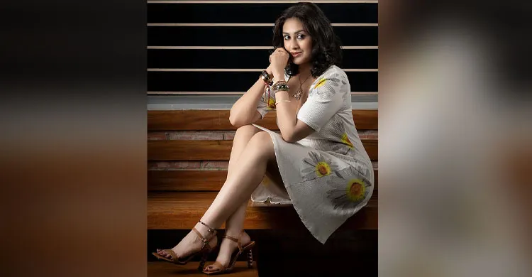 মৌলিক গান নিয়ে ফিরলেন কুসুম শিকদার