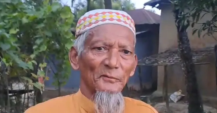 জীবিত হয়েও পরিচয়পত্রে মৃত, স্বীকৃতির আশায় ৯ বছর ধরে ঘুরছেন আবুল কাসেম