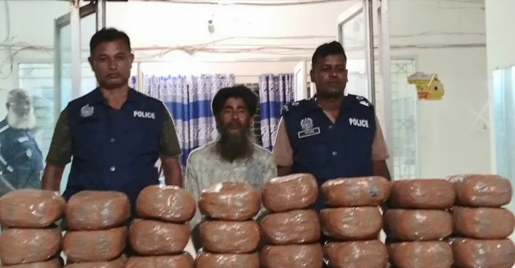 গৌরীপুরে ঘরের ভেতর লুকানো ছিল ৪৮ কেজি গাঁজা