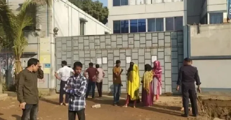 অনির্দিষ্টকালের জন্য উত্তরার ৫ পোশাক কারখানা বন্ধ ঘোষণা
