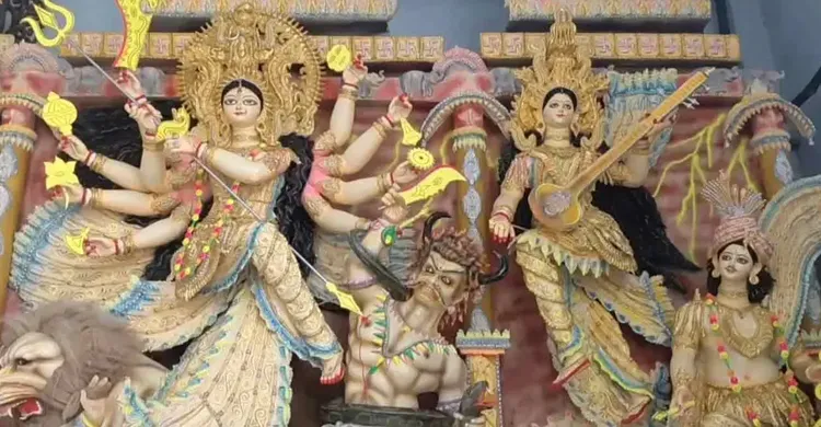শারদীয় দুর্গাপূজার ষষ্ঠী আজ