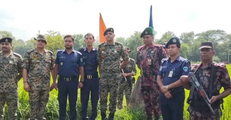 ১৫ ঘণ্টা পর বিএসএফের কাছ থেকে দেশে ফিরলেন দুই পুলিশ সদস্য