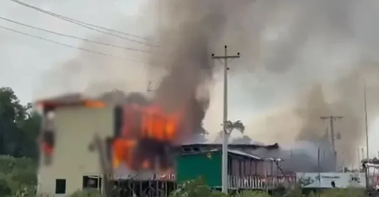 কক্সবাজারে রিসোর্টে ভয়াবহ আগুন, পাঁচজনের মরদেহ উদ্ধার