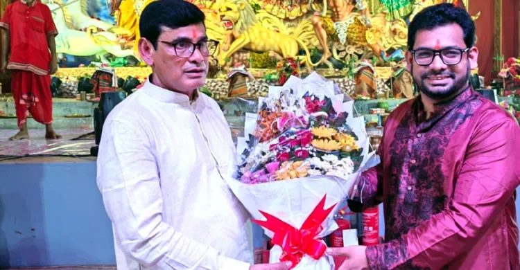 সোনারগাঁয়ে দুর্গাপূজার মণ্ডপ পরিদর্শনে ভারতের উপ-হাইকমিশনার