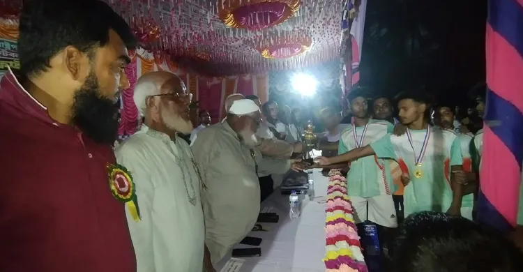 হরিরামপুরে শহীদ প্রেসিডেন্ট জিয়াউর রহমান স্মৃতি ফুটবল টুর্নামেন্টের ফাইনাল খেলা অনুষ্ঠিত