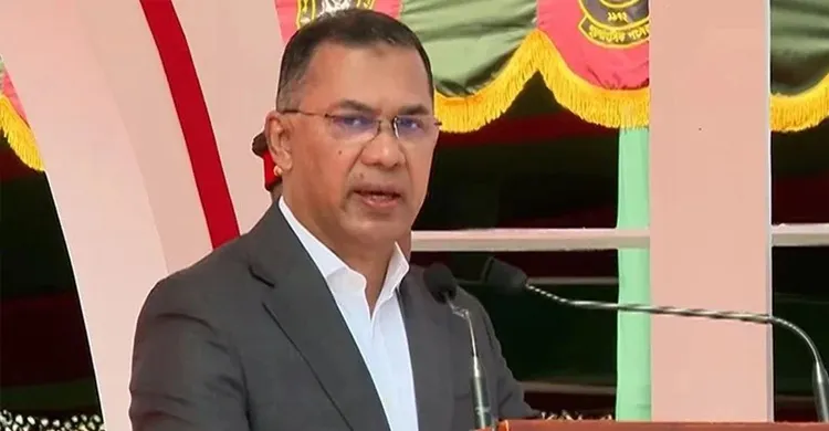 জাতীয় পতাকার মর্যাদা রক্ষা সৈনিকদের পবিত্র দায়িত্ব: প্রধানমন্ত্রী