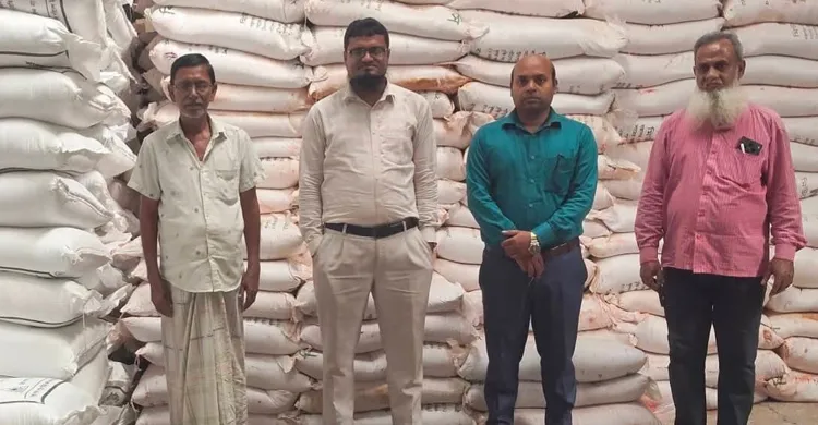 মোহনপুরে সার ডিলারদের গুদাম পরিদর্শন
