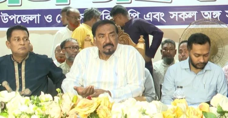 প্রতিমন্ত্রীর হাতে অস্ত্র শোভা পায় না: স্পিকার হাফিজ