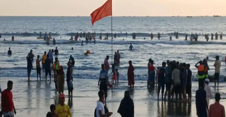 কক্সবাজার সৈকতে গোসলে নেমে ৩ পর্যটকের মৃত্যু, নিখোঁজ ২