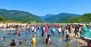 পূজার ছুটিতে সাদাপাথরে পর্যটকের ঢল