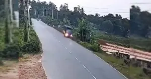 ময়মনসিংহে কাভার্ড ভ্যানের ধাক্কায় দুই বোনের মৃত্যু