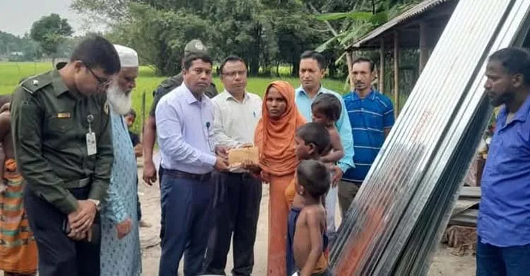 অসহায় ইনছেনার পাশে ইউএনও, ঘর নির্মাণে সহায়তা